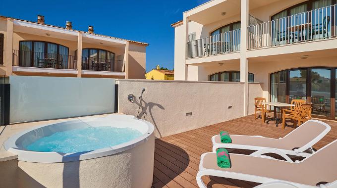 Terraza apartamento con hidromasaje Protur Floriana Resorts Aparthotel